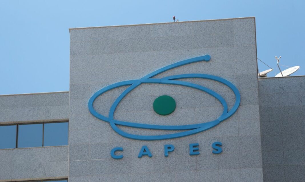 Capes consolida critérios para distribuição de bolsas de pós-graduação, confira