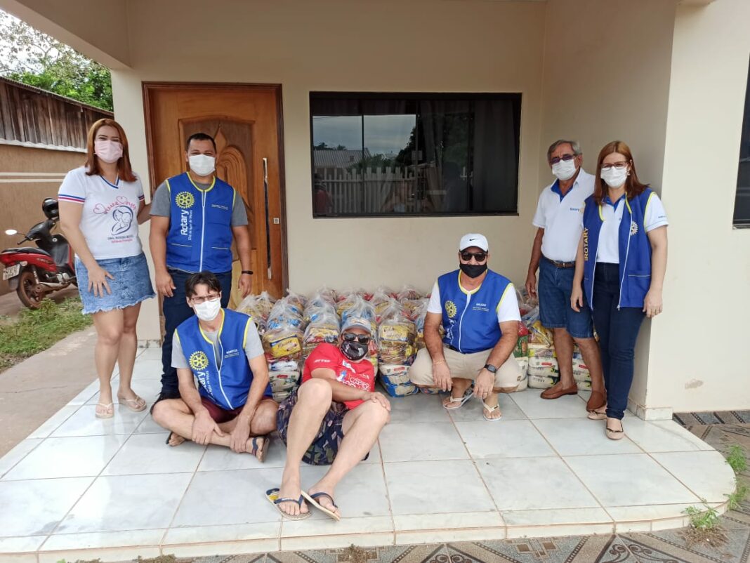 Rotary Club de Rolim de Moura realiza doação de cestas básicas para Amemos