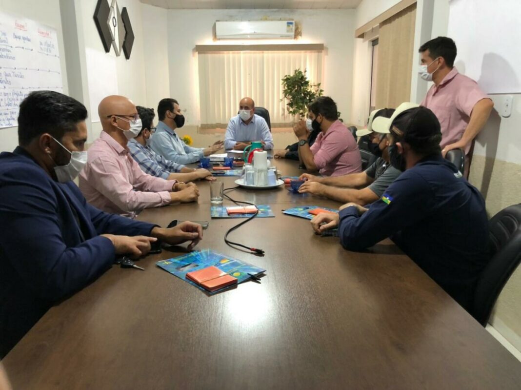 Ismael Crispin debate com comerciantes e representantes do setor produtivo projeto que trata da Lei do Zoneamento