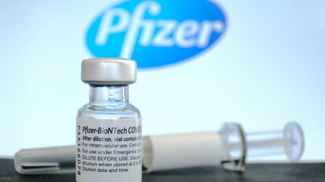 Quarta dose de vacina contra Covid é necessária, diz CEO da Pfizer