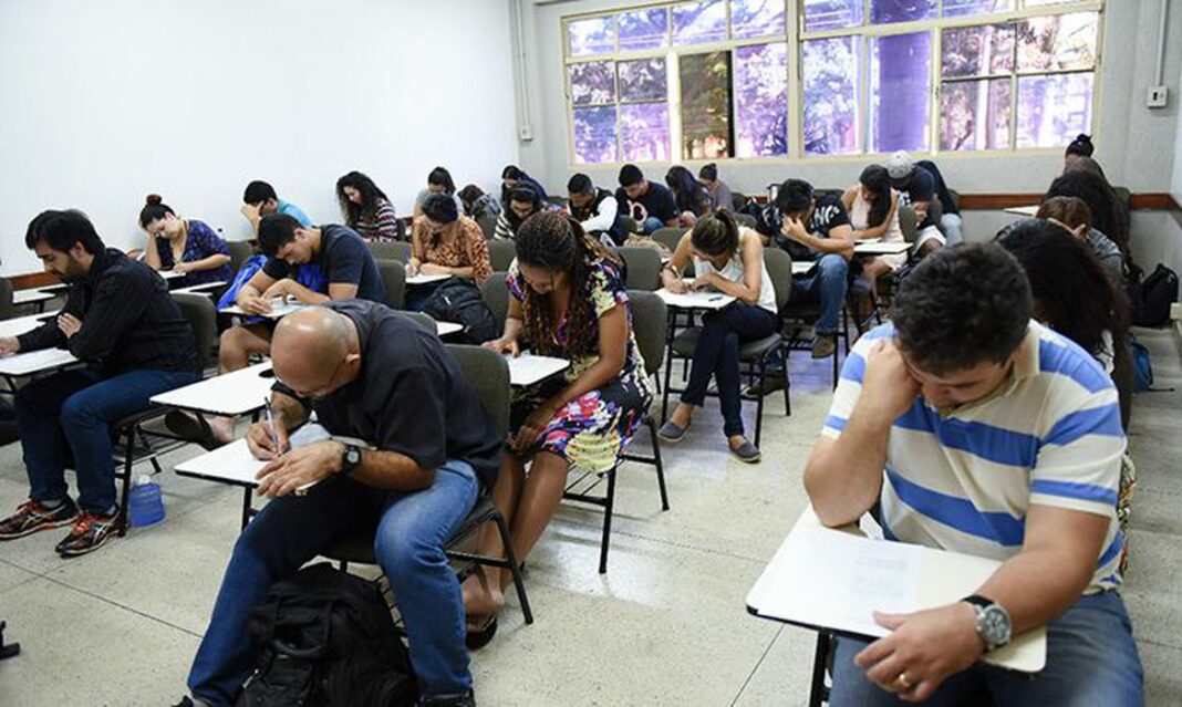 Exame Nacional para Certificação de Jovens e Adultos encerra inscrições dia 4 de junho