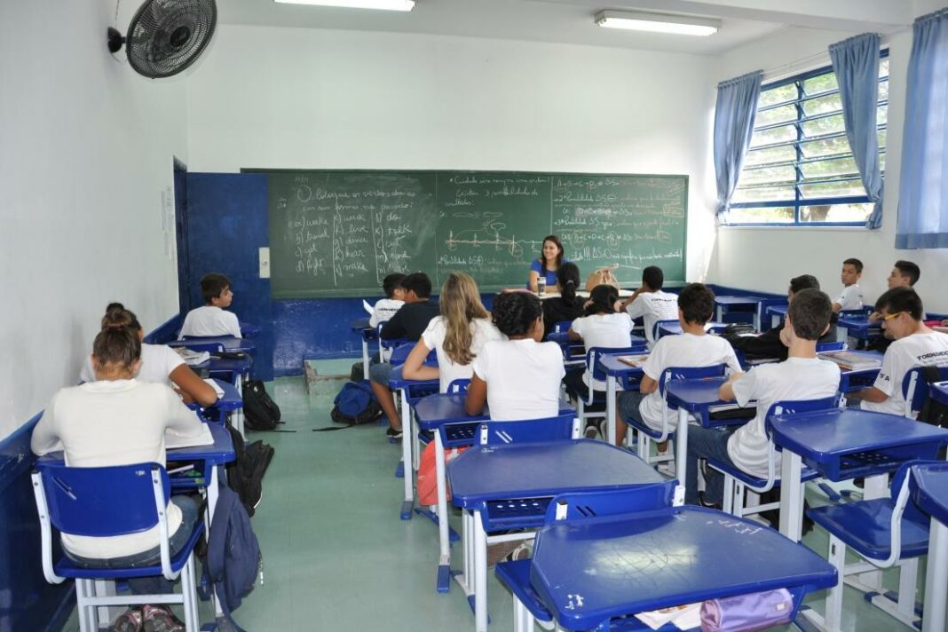 Em nota, sindicato denuncia sobrecarga de trabalho e adoecimento de professores no Cone Sul; Seduc será acionada