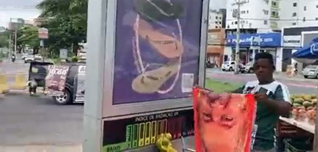 Vendedor diz que toalhas de Bolsonaro encalham: “De cada dez vendidas, oito são do Lula”