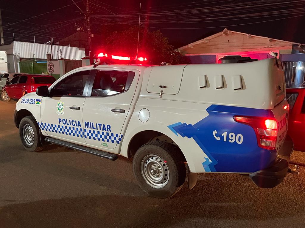 Em Presidente Médici, policiais militares são atacados por vândalos; veja vídeo