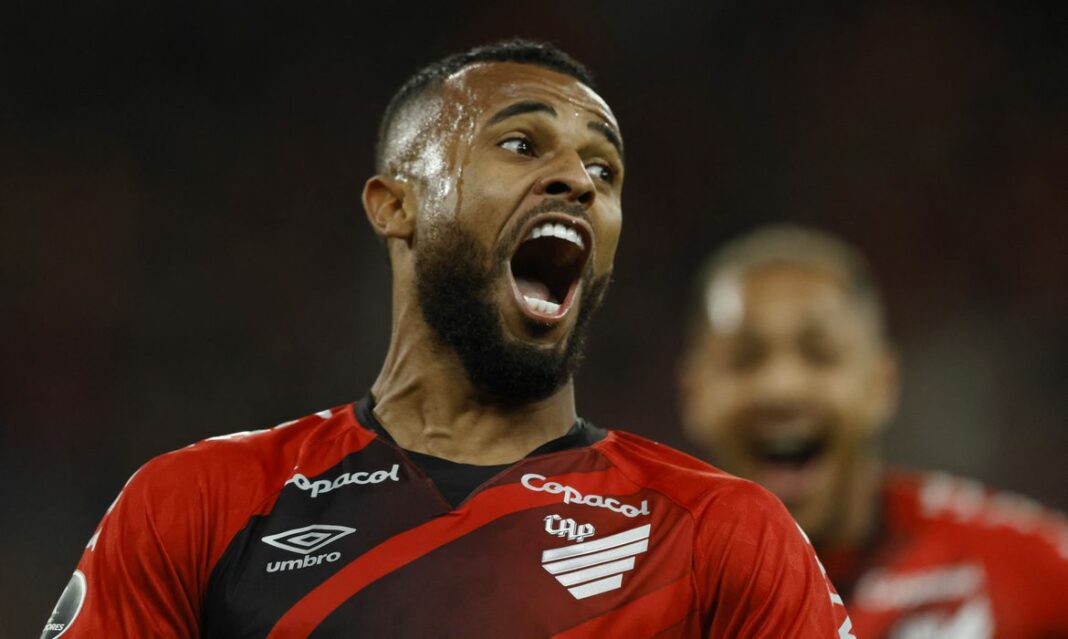 Palmeiras perde do Athletico-PR, vê ruir longa invencibilidade na Libertadores e sai atrás na semi