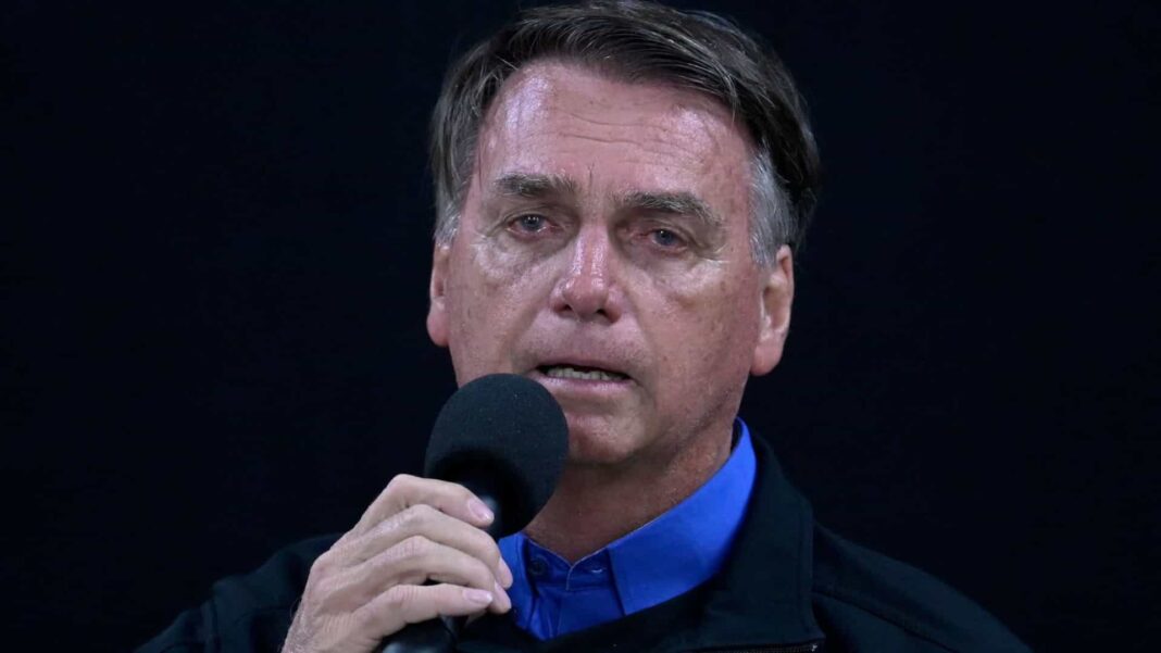Bolsonaro pode ser expulso e perder patente de capitão do Exército