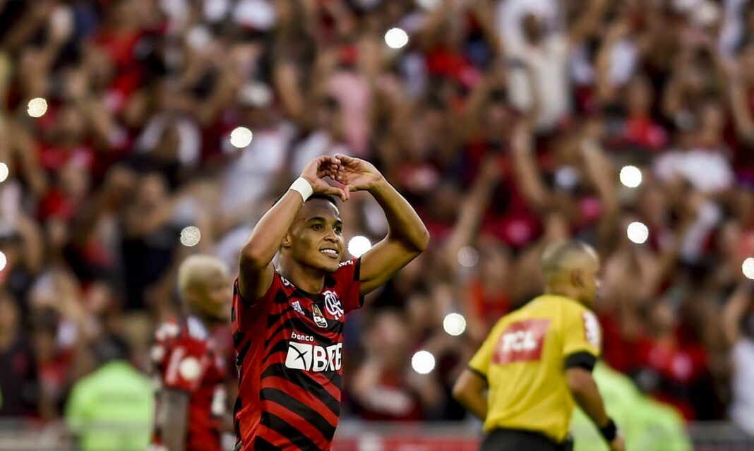 Jogando com a equipe reserva, Flamengo goleia Athletico-PR por 5 a 0