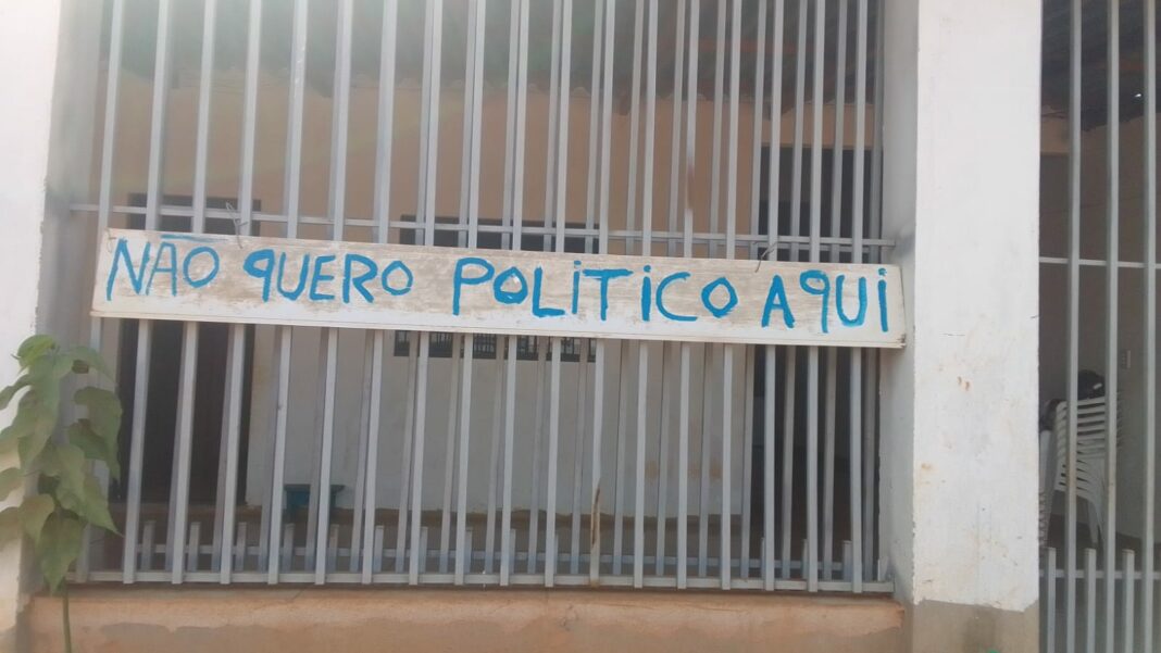 Cansado de falsas promessas, cerejeirense manda recado pros candidatos que visitam sua casa: “Não quero político aqui”
