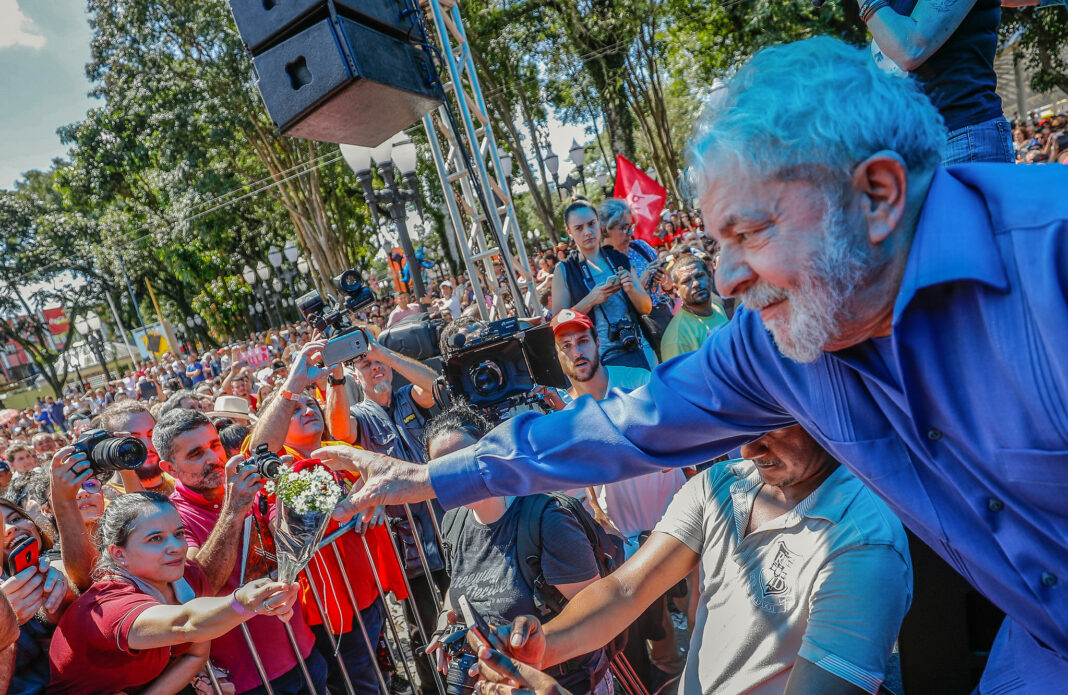 No Dia da Saúde, Lula participa de evento em defesa do SUS e promete “recuperar e ampliar o Mais Médicos”