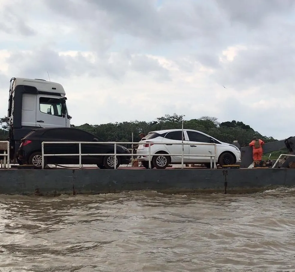 Veículos localizados na Bolívia foram transportados de volta ao Brasil e entregues em Guajará-Mirim, RO — Foto: NIIF/Divulgação