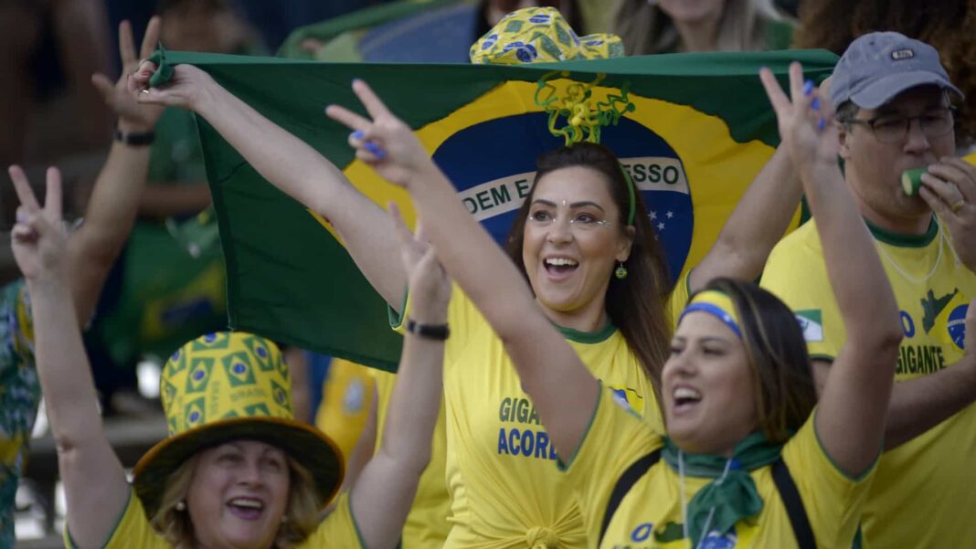Presentes ao desfile de Brasília pedem ‘faxina no STF’ e intervenção das Forças Armadas