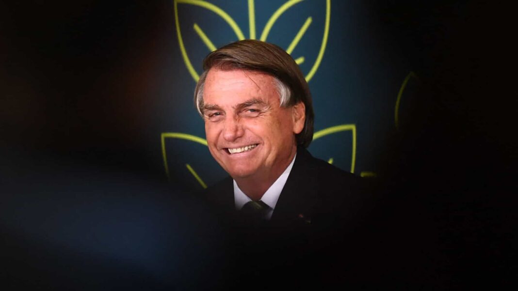 Bolsonaro decretou 65 sigilos de 100 anos