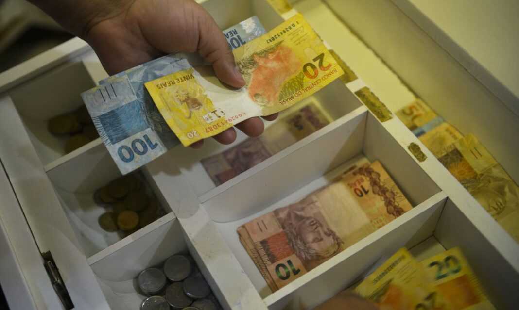 Endividamento atinge 79% das famílias e inadimplentes batem recorde