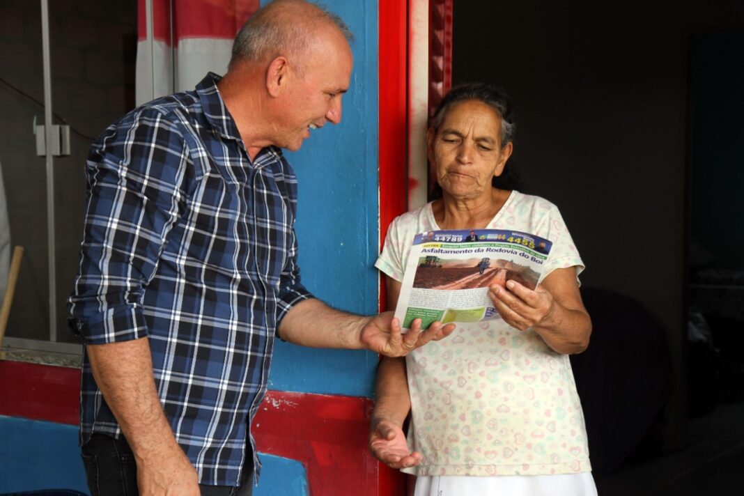 Ezequiel Neiva realiza caminhada pelo bairro União em Vilhena e defende propostas para RO