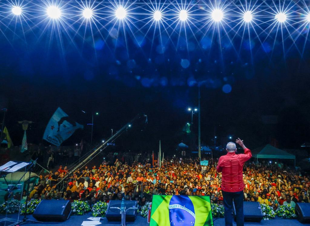 Lula diz que vai negociar volta de direitos trabalhistas desde primeiro dia de governo