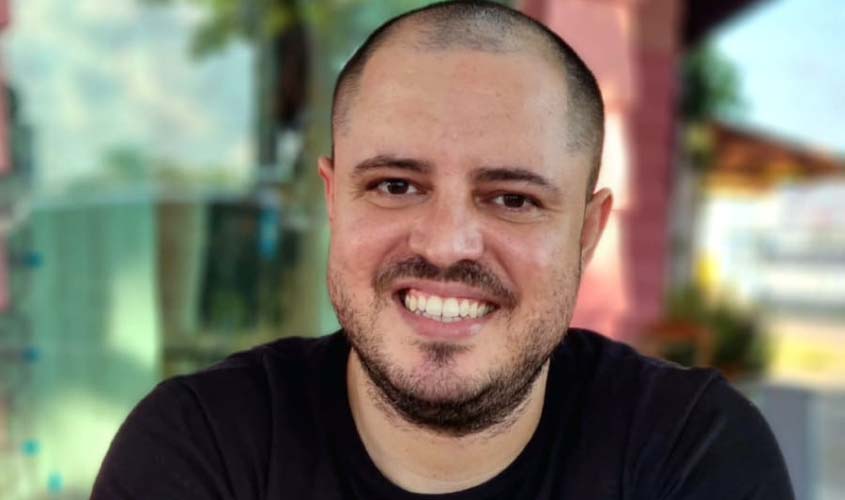 Professor da UNIR lança livro sobre jornalismo
