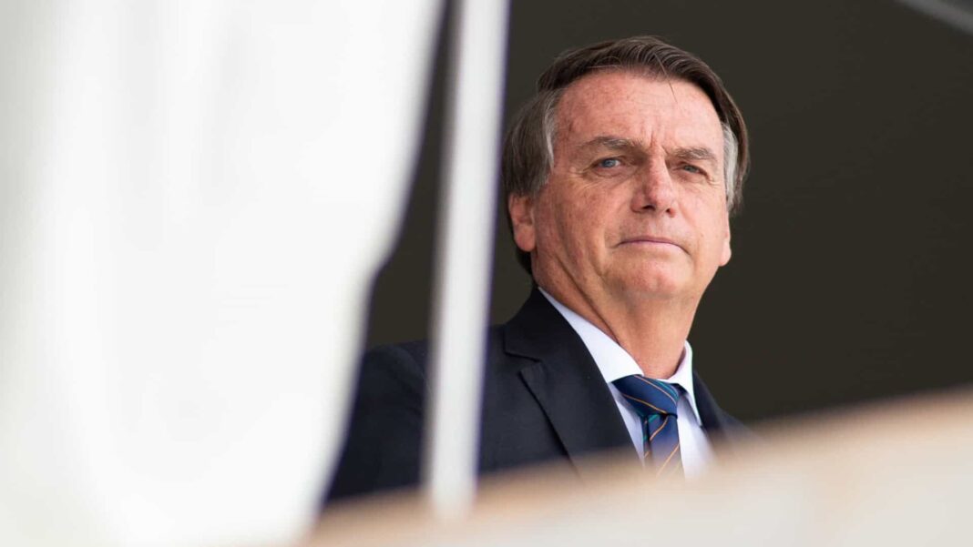 Após derrota, Bolsonaro se isolou e não fala nem com ministros, diz jornalista