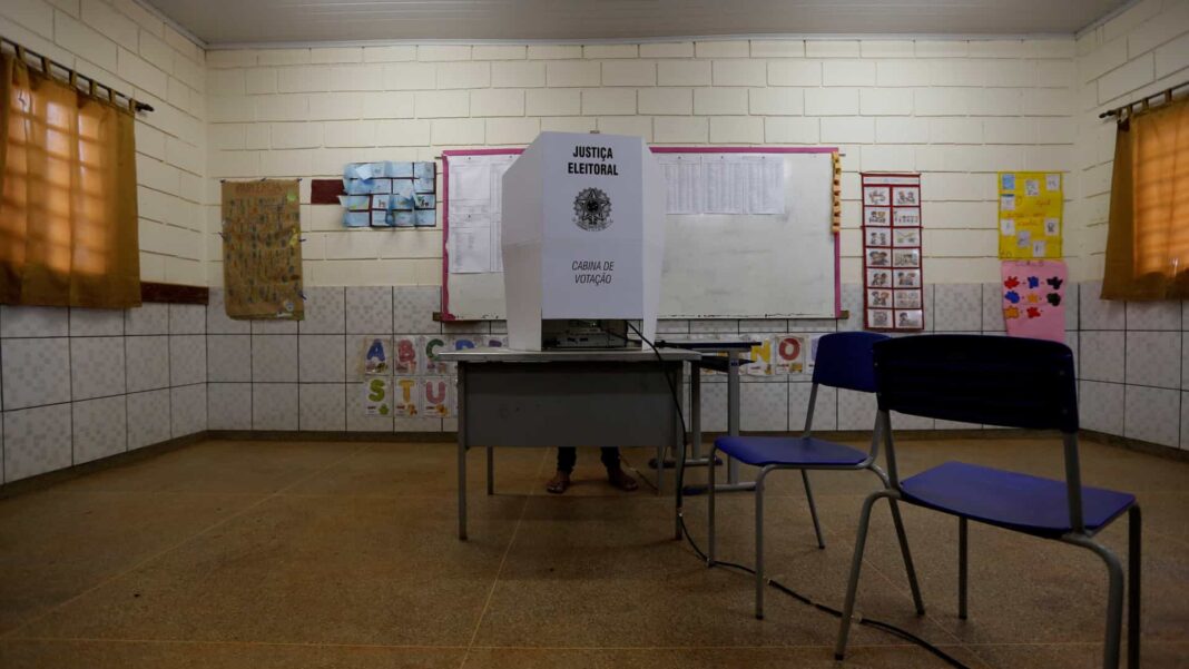 Mulher é presa por tumultuar votação
