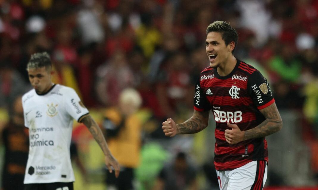 Flamengo e Corinthians buscam título da Copa do Brasil no Maracanã