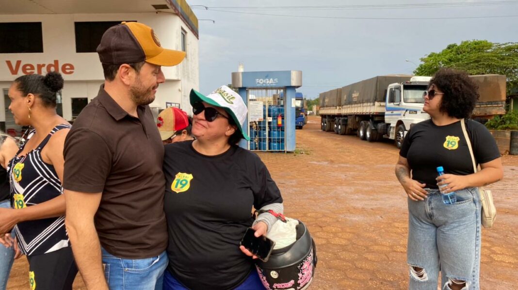 Em caminhada na Paraná, Flori recebe apoios de comerciantes e populares em Vilhena