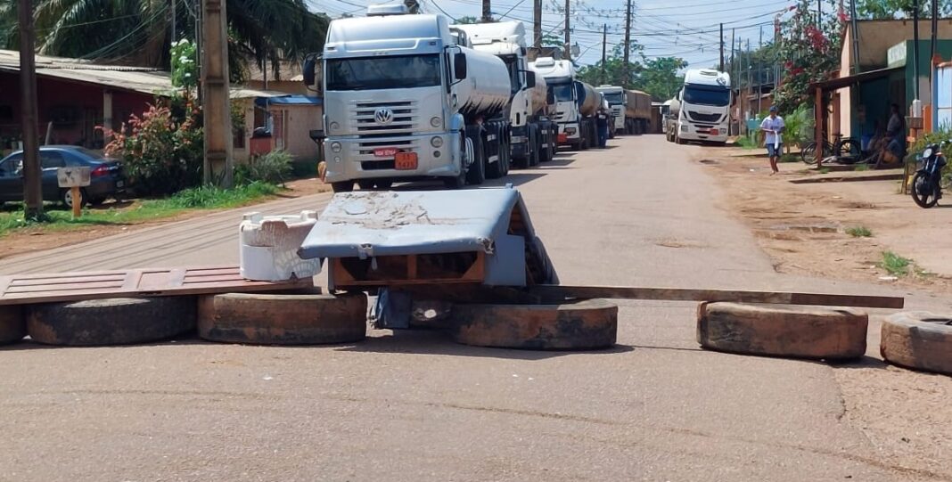 Garimpeiros fecham estrada em cidade de RO em manifestação contra operação da PF