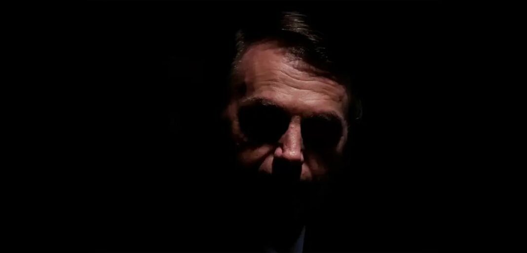 Bolsonaro está quieto porque teme seu futuro na Justiça, dizem aliados