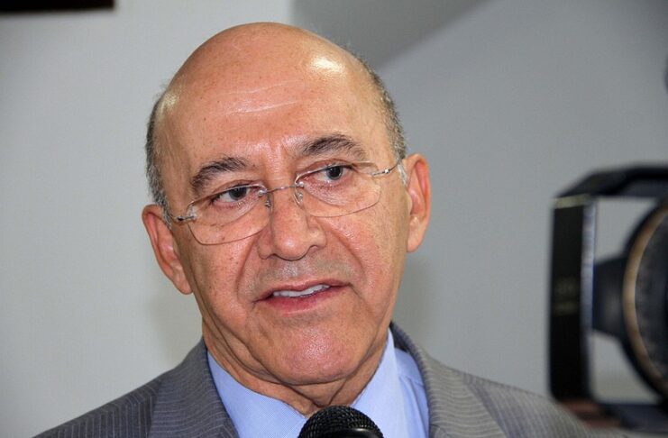 Em nota, Confúcio nega aposentadoria política