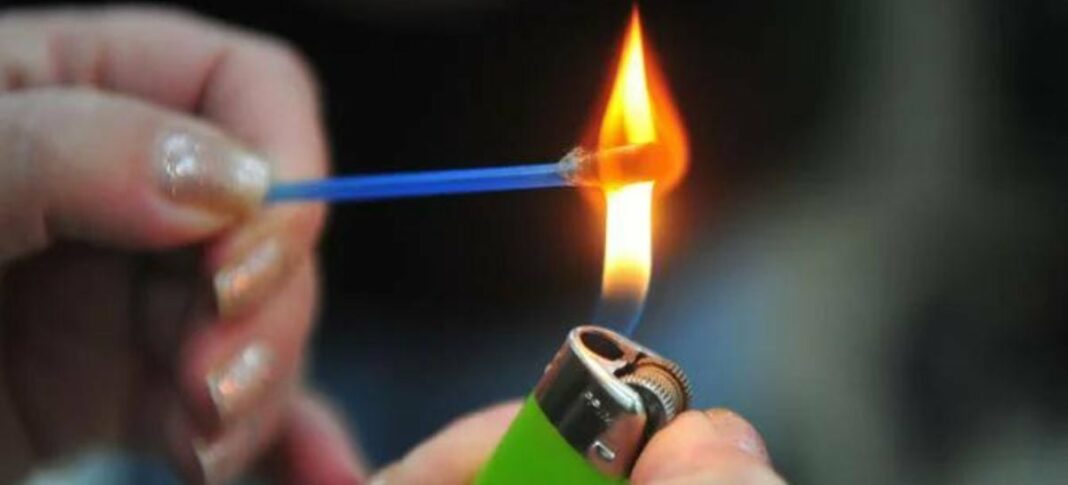 ‘Fumar cotonete’ vira nova moda entre adolescentes nas redes sociais