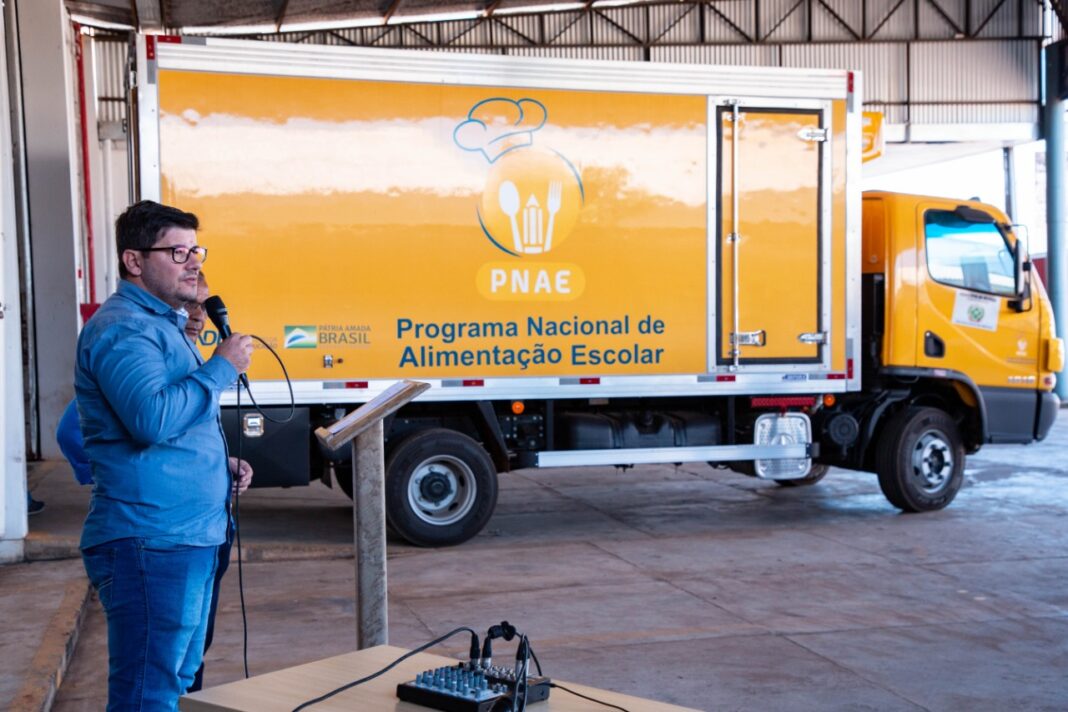Com recursos próprios, Prefeitura de Vilhena adquire caminhão frigorífico para o transporte de alimentação escolar