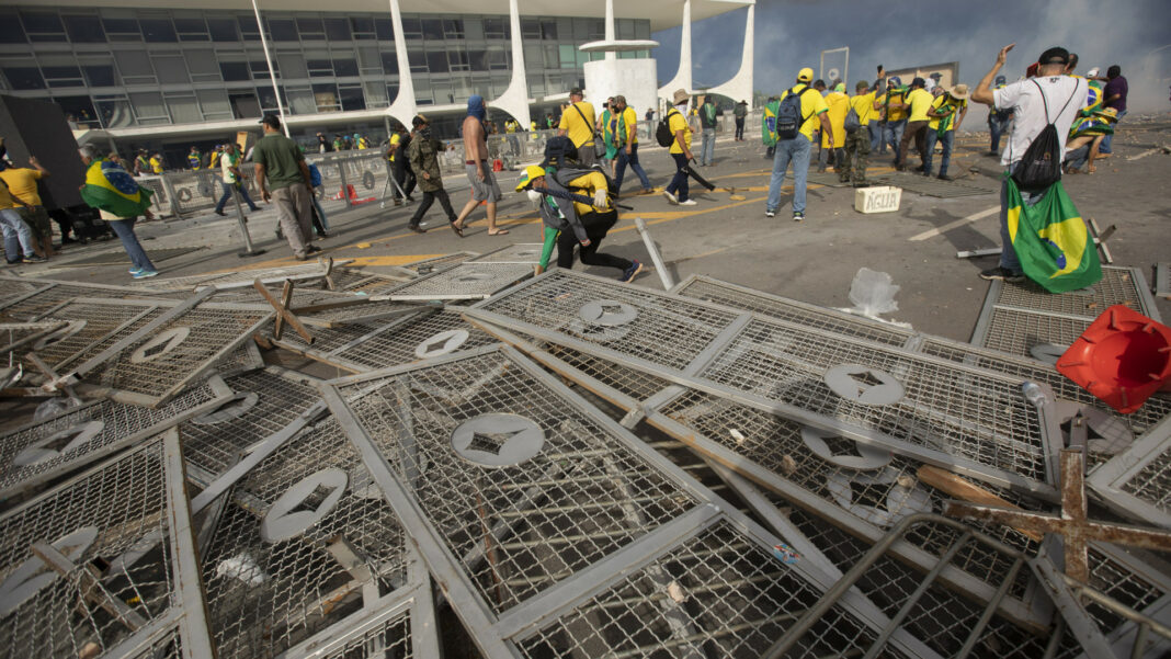 Sindicato dos Professores cobra punição para os terroristas envolvidos em atos criminosos em Brasília