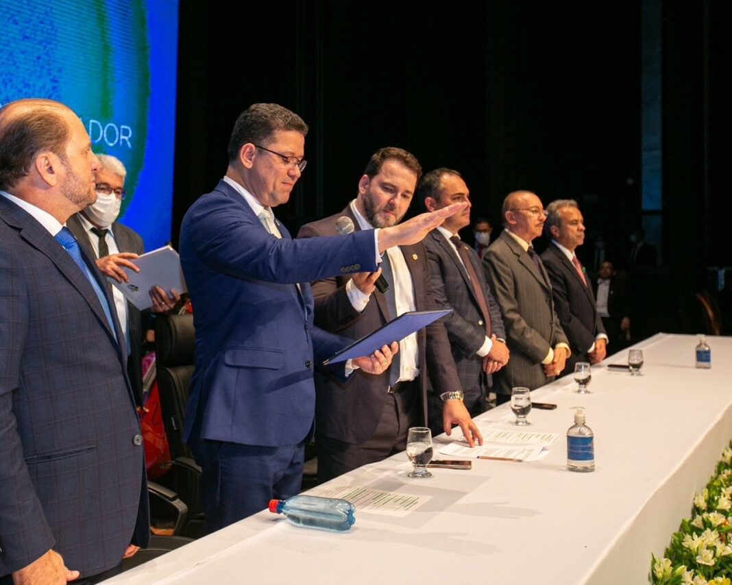 Marcos Rocha toma posse e fala em missão de governar Rondônia