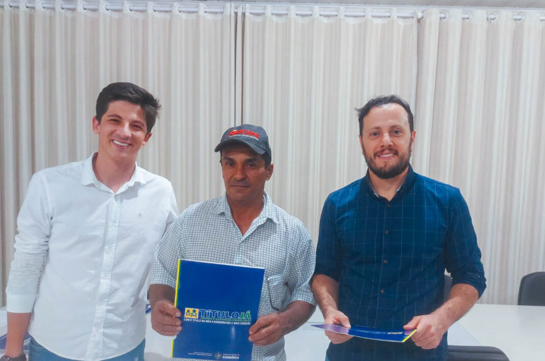 Flori entrega títulos de regularização urbana em Vilhena