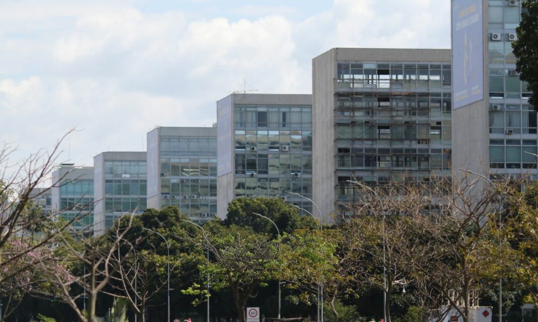 Mesa de negociação permanente com servidores públicos é retomada