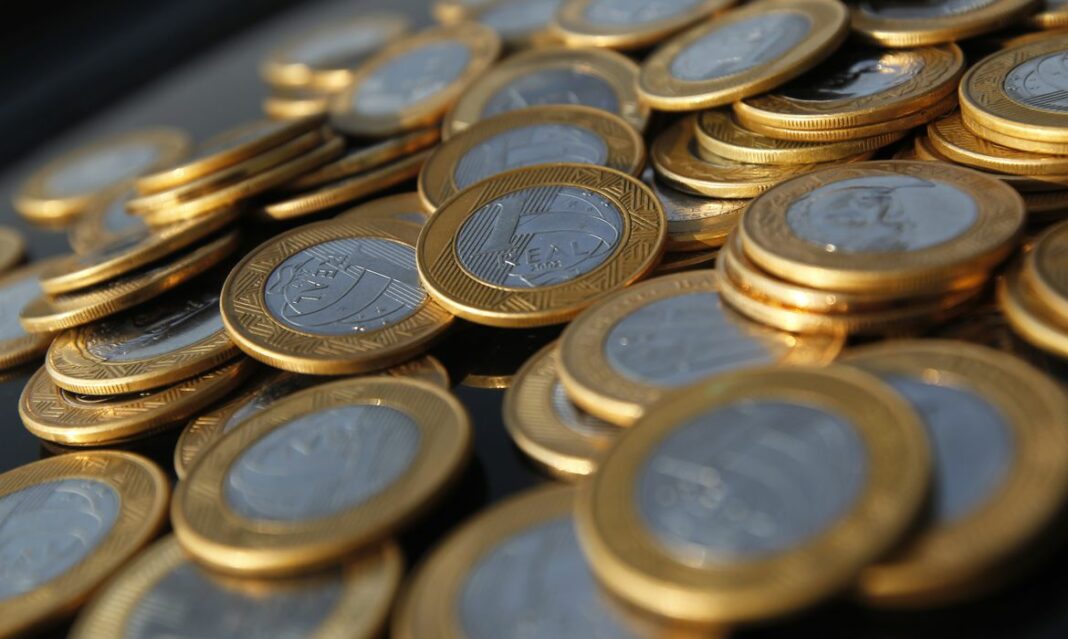 Salário mínimo deve ter novo reajuste no dia 1º maio