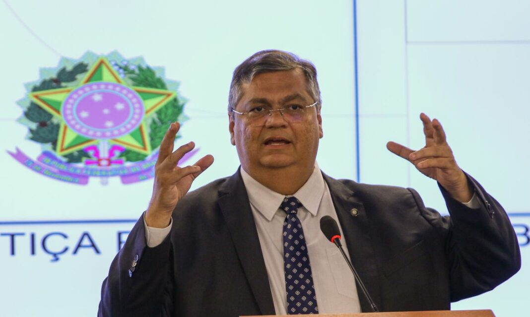“Acabou o liberou geral de armas de fogo no Brasil”, afirma ministro