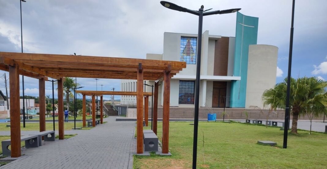 Prefeitura e Governo revitalizam praça em Colorado do Oeste