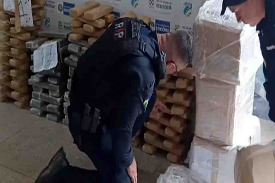 PM prende duas mulheres e um homem com 232 kg de maconha