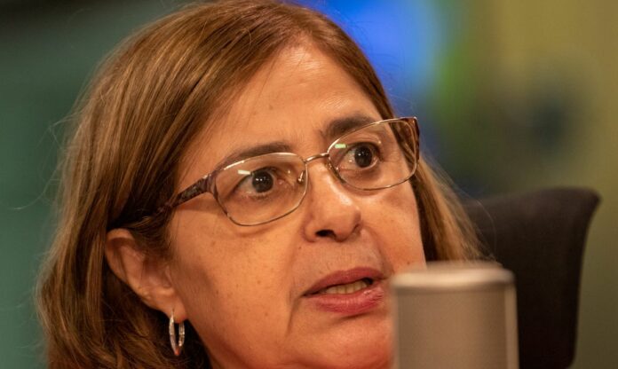 A Ministra das Mulheres, Cida Gonçalves, participa do programa Voz do Brasil