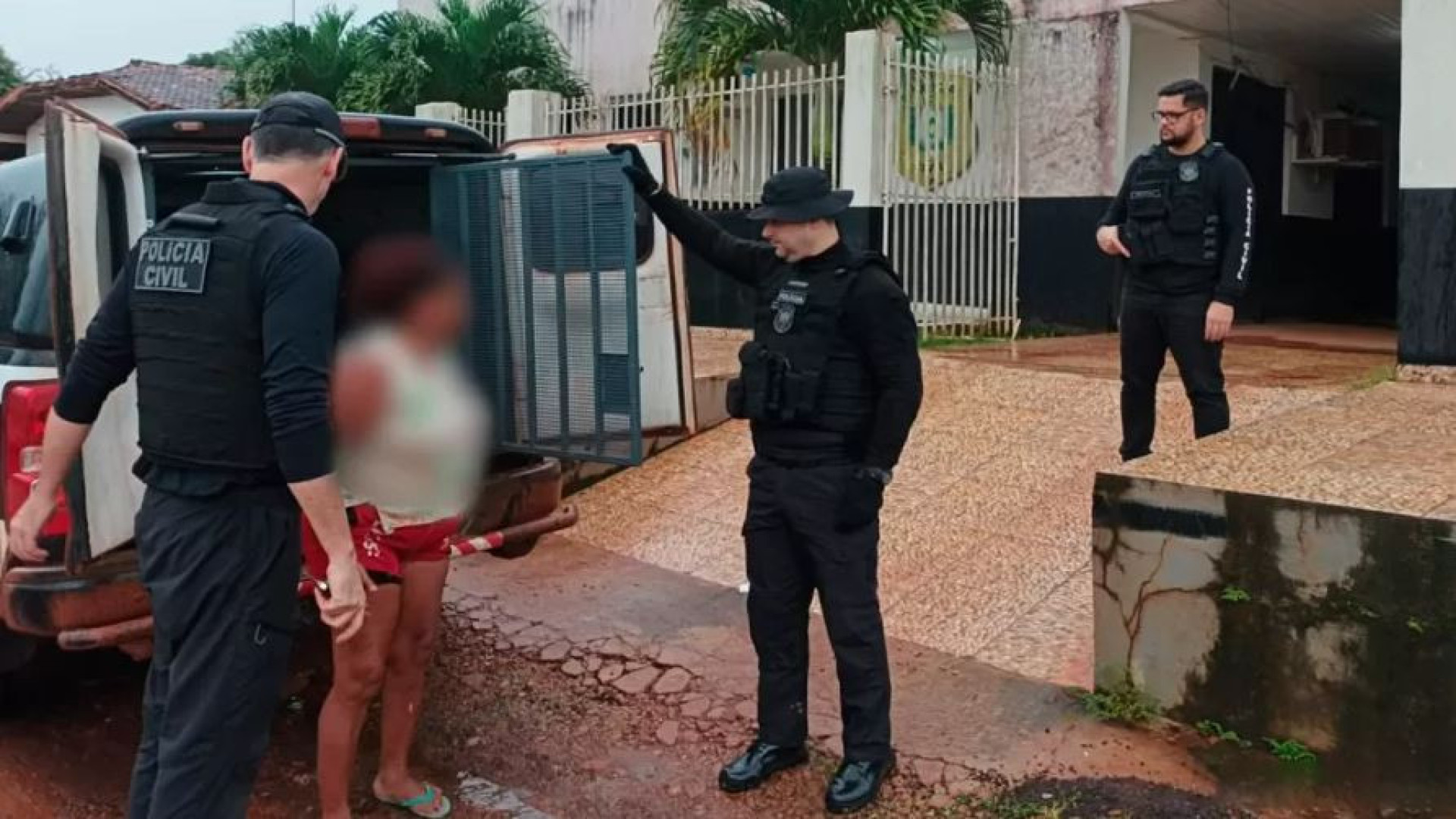 Mãe que obrigou filha adolescente a se prostituir é presa