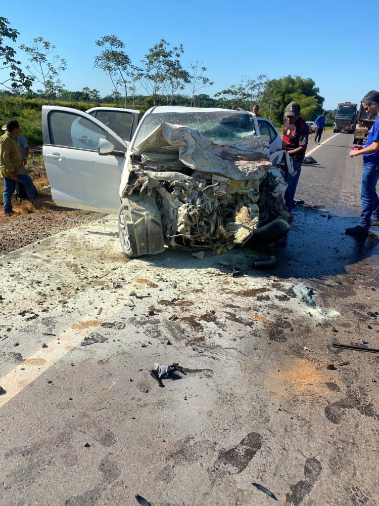 Irmãos morrem durante colisão entre carros na BR-364 em RO