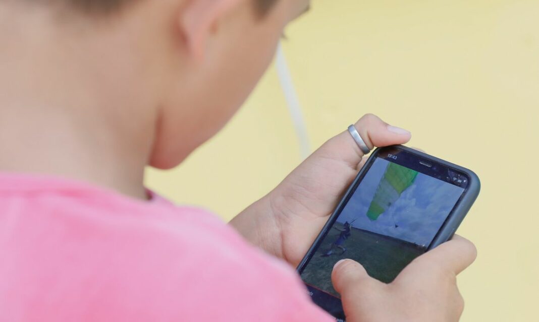 Pediatras alertam para aumento de desafios perigosos na internet