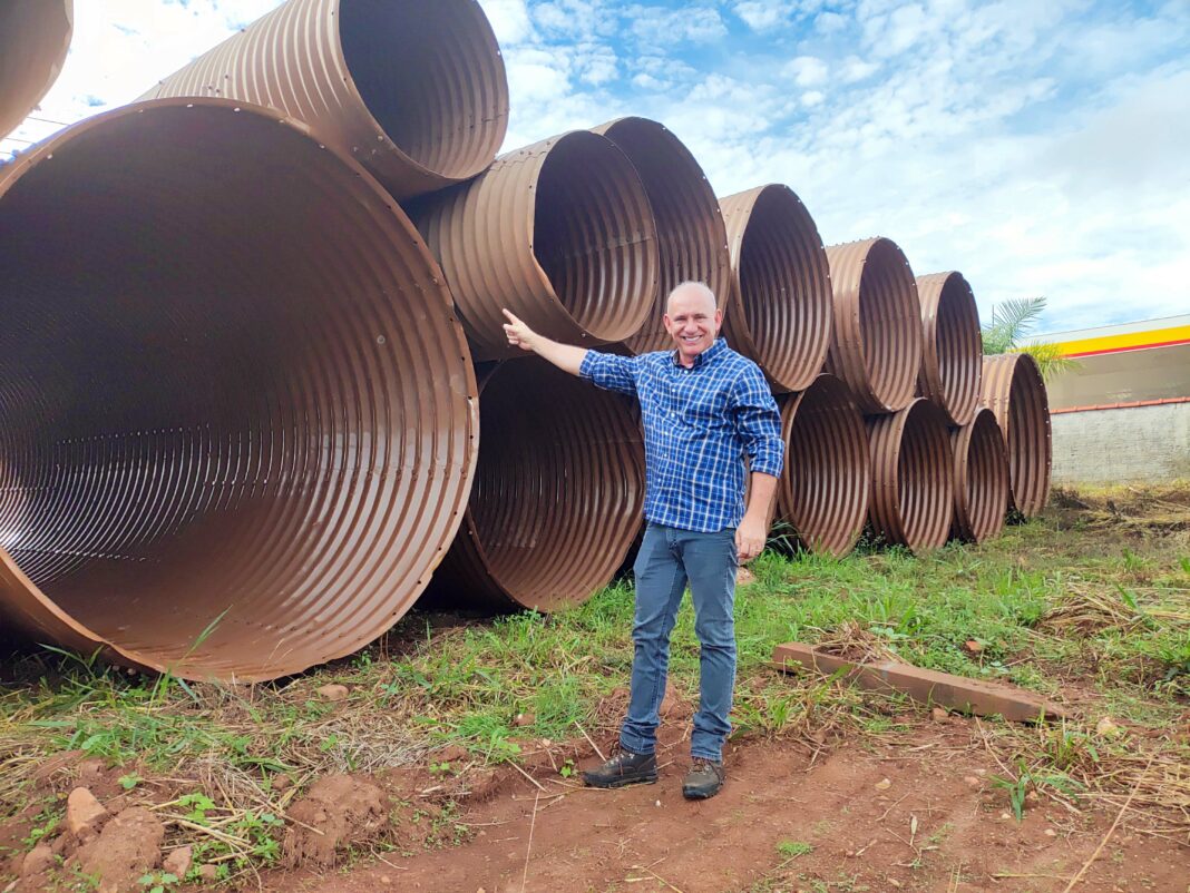Ações de Ezequiel Neiva garantem escoamento da produção e o transporte escolar em Corumbiara
