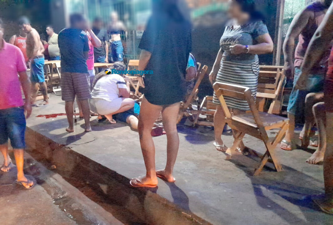 Ataque a tiros em conveniência deixa dois mortos e dois baleados em RO