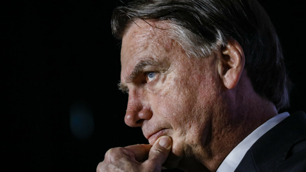 “Pintou um clima”: Bolsonaro é citado em arquivos de pedófilo
