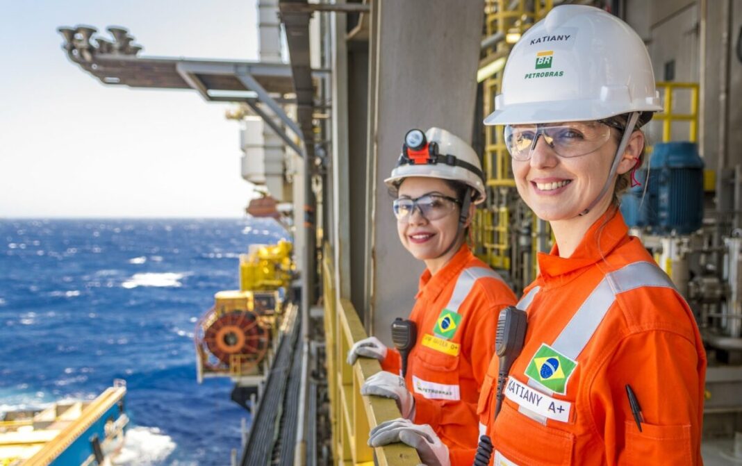 Senado aprova lei que estabelece igualdade salarial entre homens e mulheres