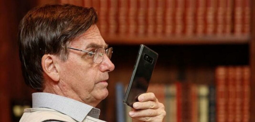 PF encontra prova de ordem direta de Bolsonaro para disparo de fake news