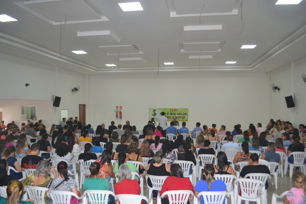 Coletiva reúne profissionais da imprensa em 8º dia de greve do Magistério