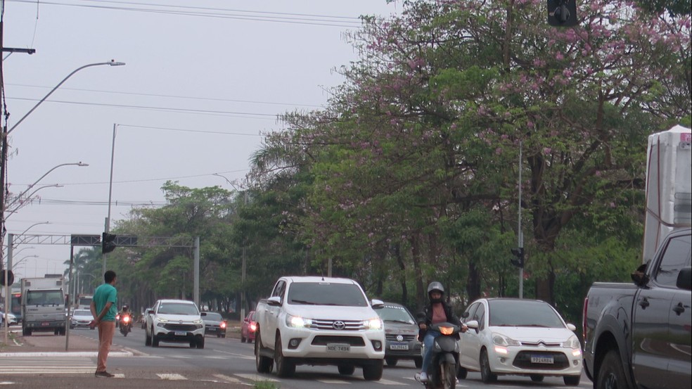 Céu nublado na avenida Jorge Teixeira, em Porto Velho — Foto: Edson Gabriel/Rede Amazônica