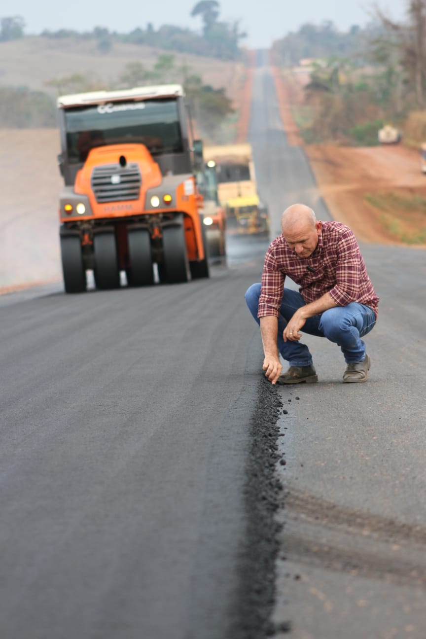 Ezequiel Neiva inspeciona obras da Rodovia do Boi