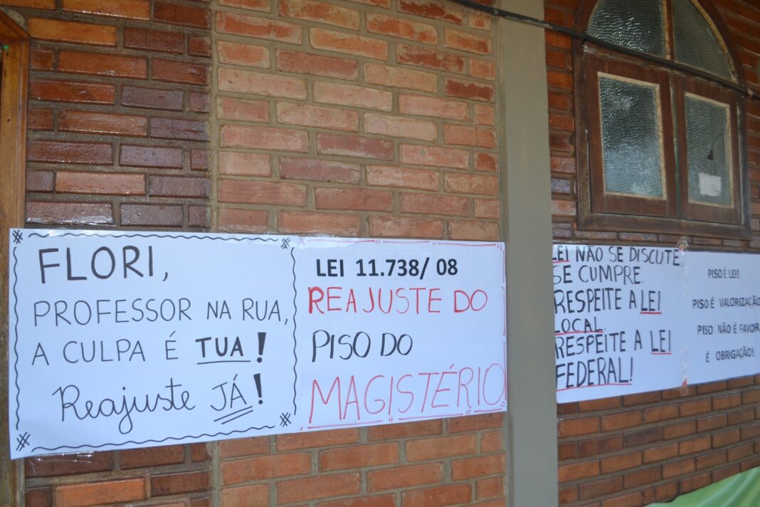 Sem acordo, greve da Educação segue em Vilhena nesta segunda